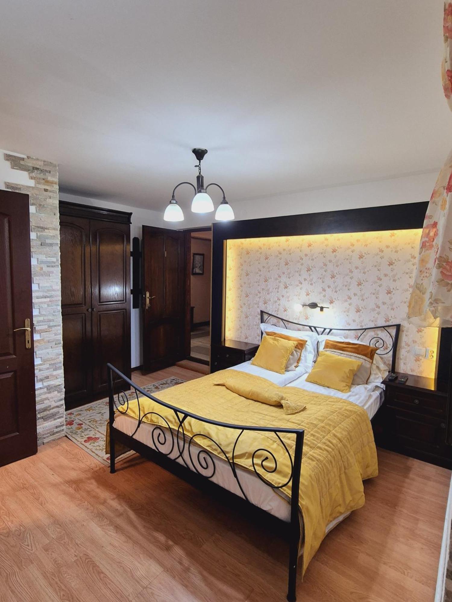 Hotel Pensiunea Dumbravita à Rîu de Mori Extérieur photo